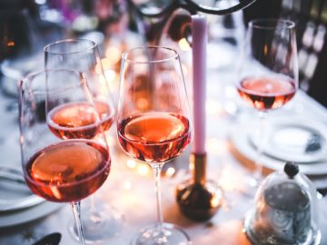 alcohol-party-glass-table