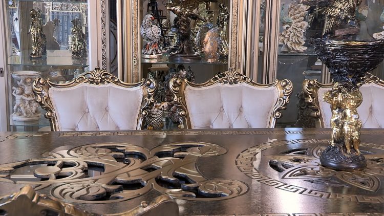 M&M_S12E08_PHD Furniture Dining Room