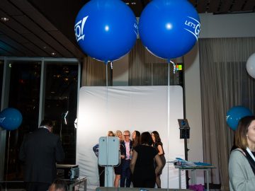 M&M_S15E12_Mindy Weiss_Matte Box Memories Photo Booth