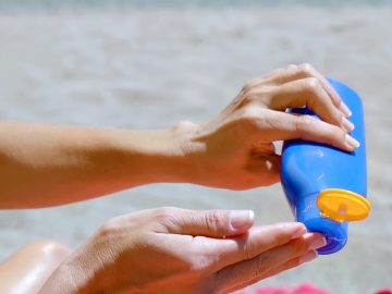 M&M_S17E13_Patty Vamvakitis_SPS Sunscreen