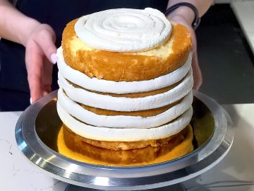 M&M_S18E04_Katie Linley_Cake Stacking Technique