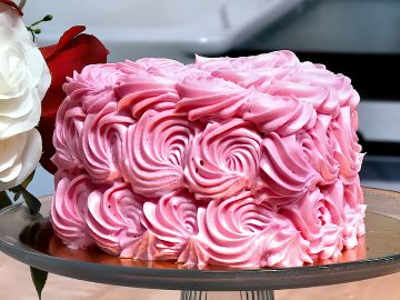 M&M_S20E03_Linda Peters_Heart Shaped Cake