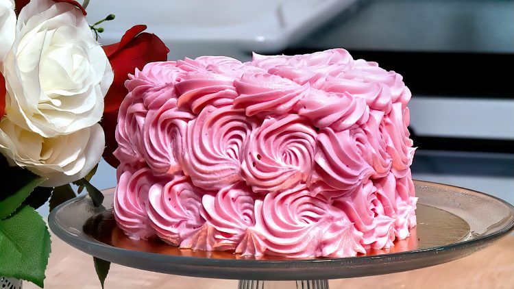 M&M_S20E03_Linda Peters_Heart Shaped Cake