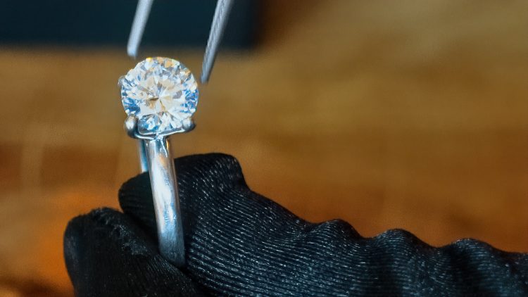 M&M_S21E03_Lindsay Jones_Advice On Buying Engagement Rings