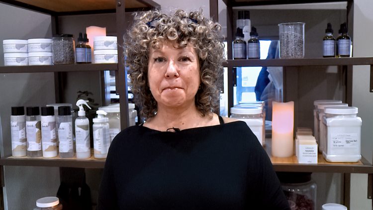 M&M_S21E07_Kim Dykstra_Using Silicon Products With Curly Hair