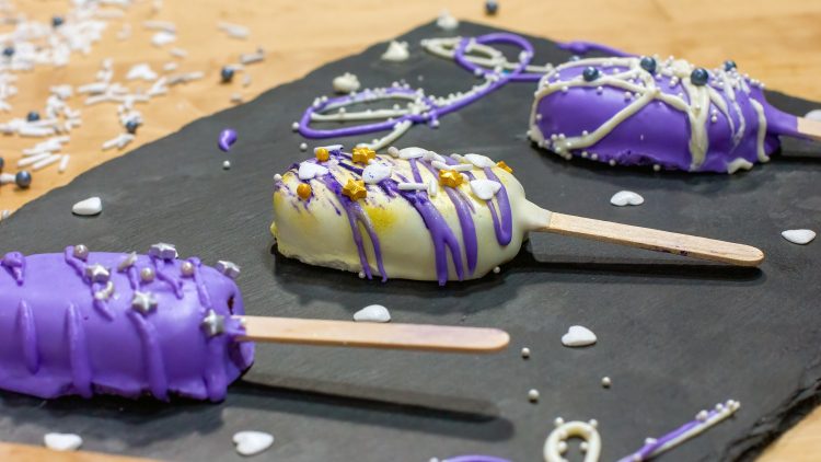 M&M_S25E13_Cake Pops 1